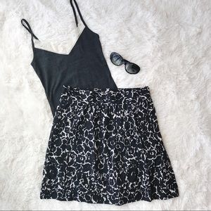 LOFT Black/white floral Skirt  size 2